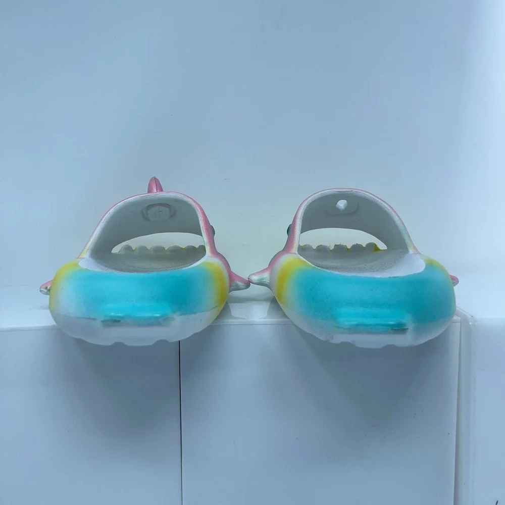 Unbranded Kids Size 1/2 Rainbow Shark 3D Fin Foam Slide Sandals New